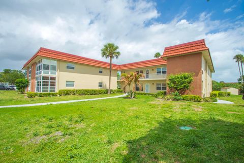 Property photo of 66 Woodland Drive 204, Vero Beach, FL 32962