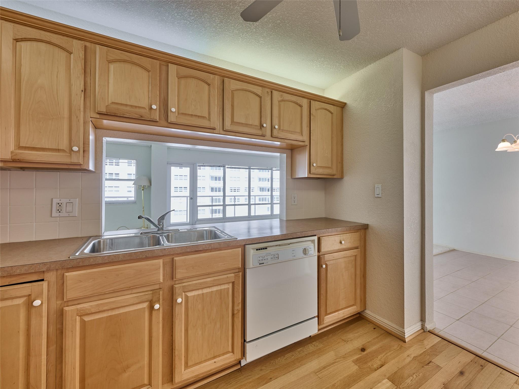 Sea Monarch - Residential