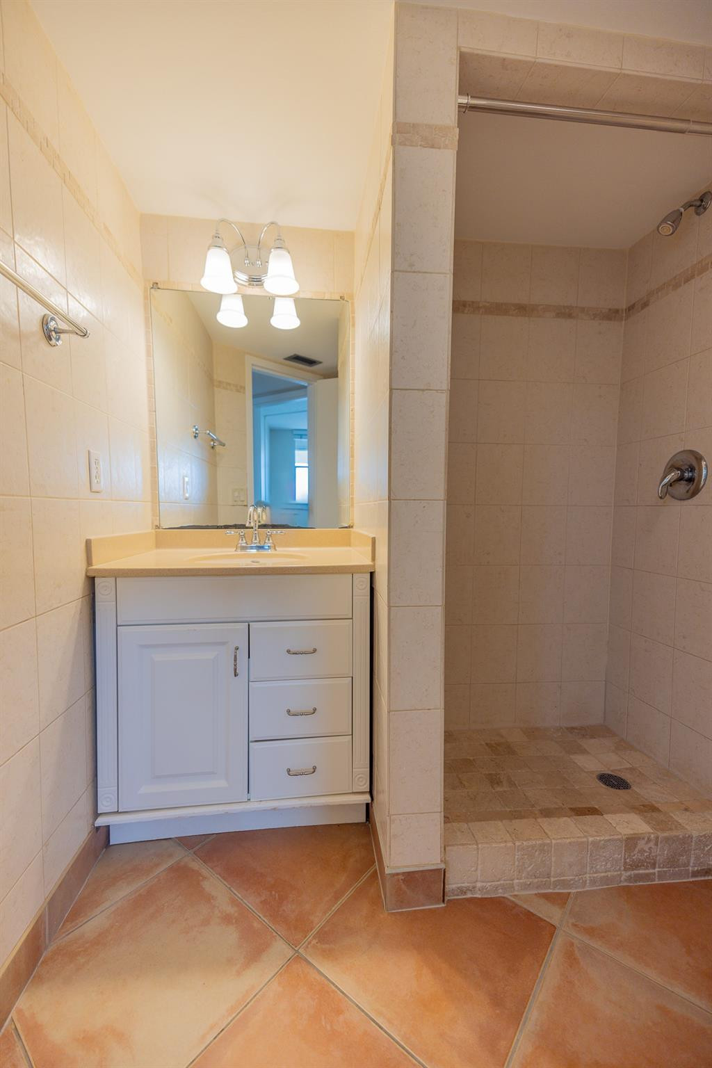 CROSS FOX CONDO - Residential