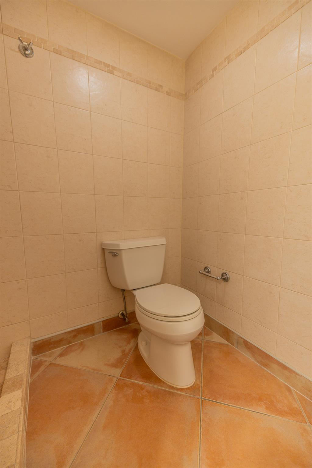 CROSS FOX CONDO - Residential