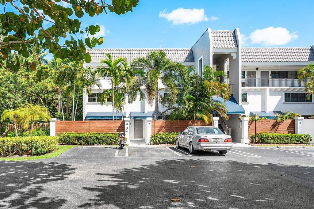 Photo of 801 Palm Trail #8, Delray Beach, FL 33483 (MLS # R10999686)