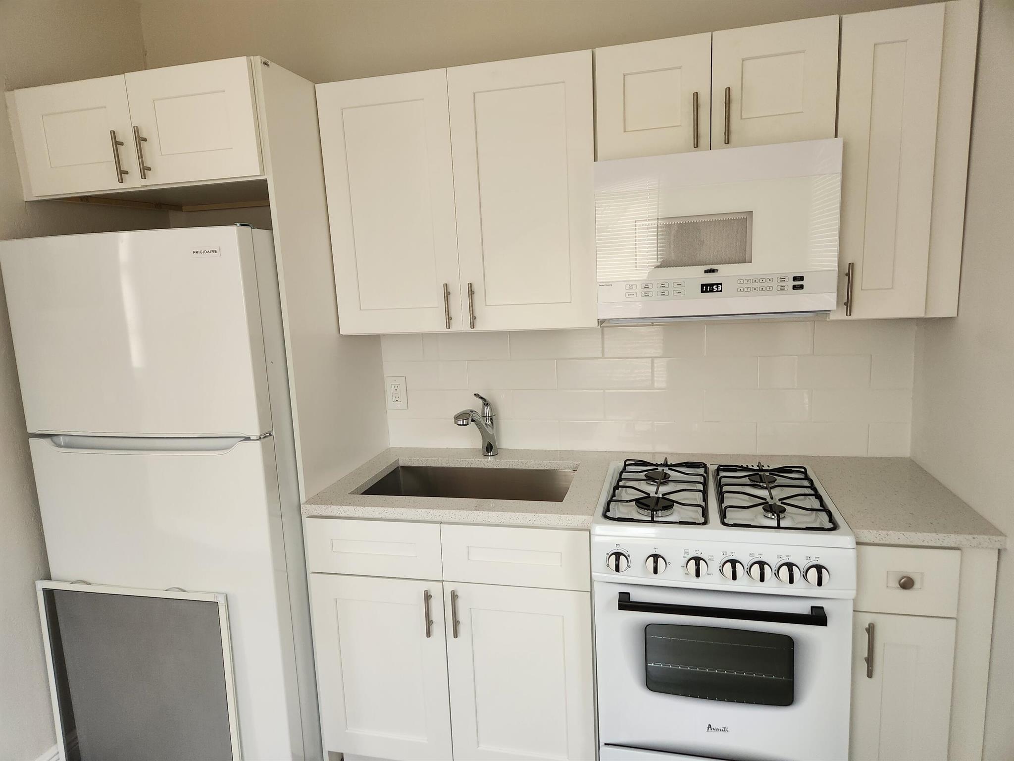 CRESCENT HEIGHTS - Residential Lease