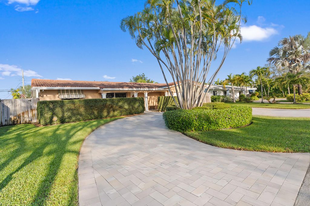 Photo of 4421 NE 16th Terrace, Oakland Park, FL 33334 (MLS # B26005685)