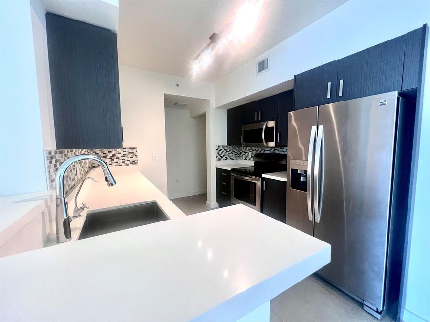 Only $250 Deposit*Fast & Easy Move In*Spacious split layout with huge living area just steps to Brickell City Center and Mary Brickell Village and minutes from the art and entertainment district, Midtown Miami, The Design District, and Wynwood. Enjoy 5 star amenities with access to shopping and entertainment along with a myriad of dining options and boutiques. Only a 5 to 10 minute drive to Coral Gables, Coconut Grove and South Beach. Additional parking available for rent. *FAST AND EASY MOVE IN *LARGE FRIENDLY PETS UP TO 60LBS OK