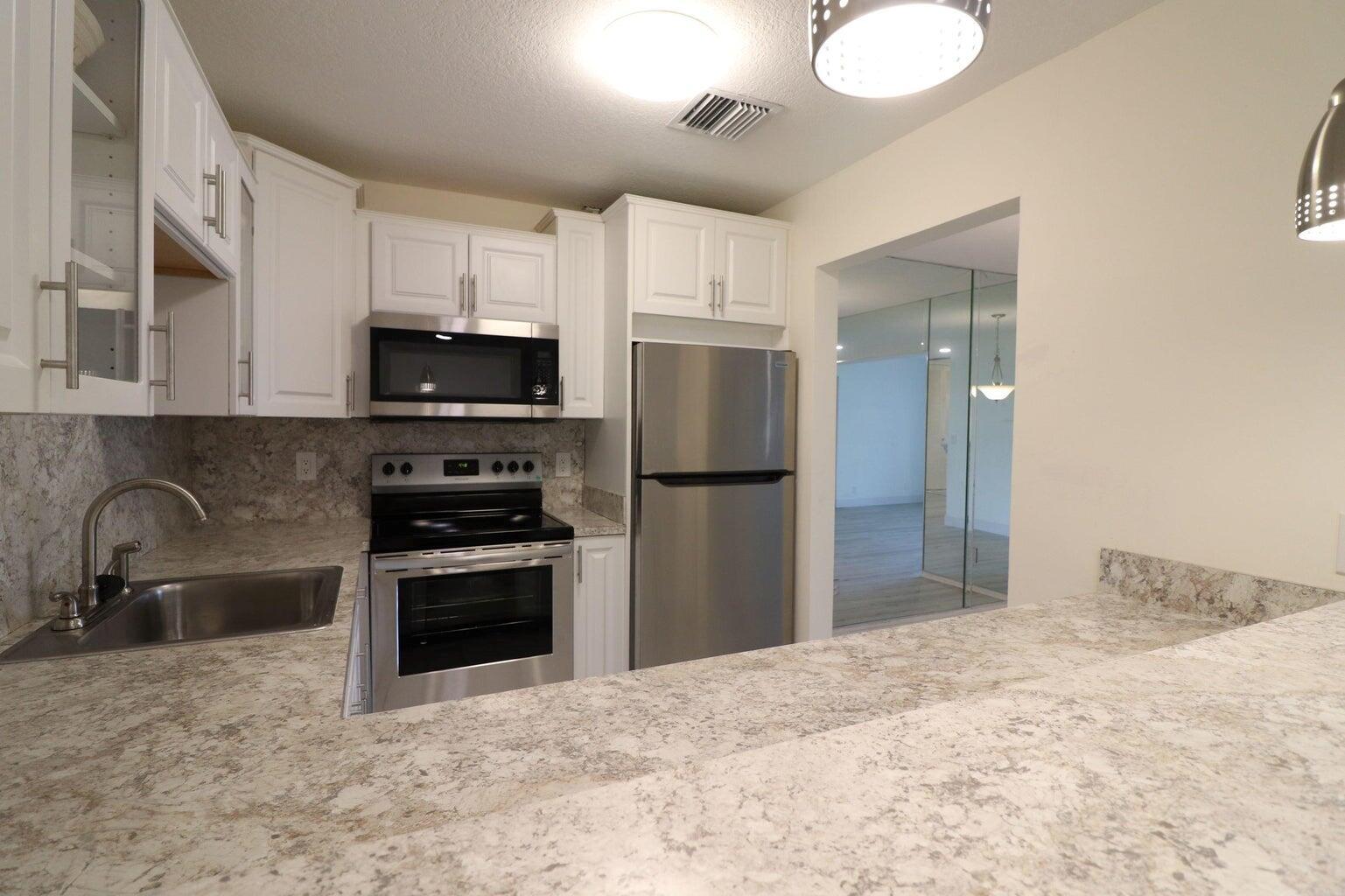 5800 Fernley Drive W 10