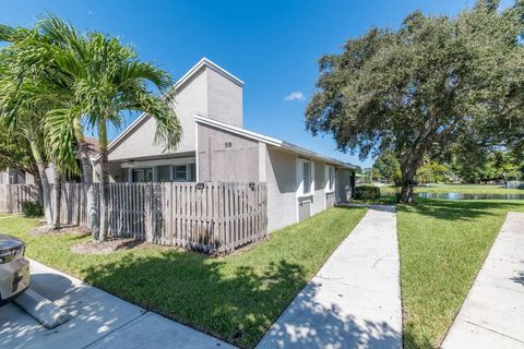 518 Woodgate Cir E Sunrise FL 33326
