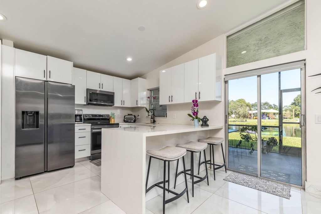 Photo of 518 Woodgate Cir #E, Sunrise, FL 33326 (MLS # F10531611)
