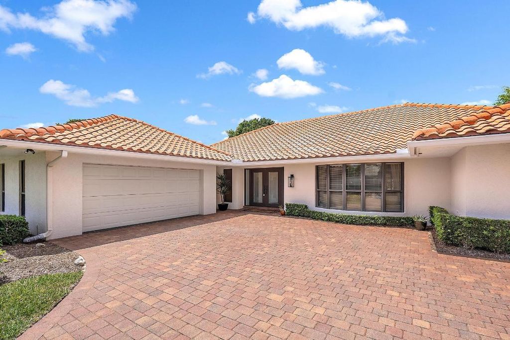 Photo of 16 Thurston Drive, Palm Beach Gardens, FL 33418 (MLS # R11129046)