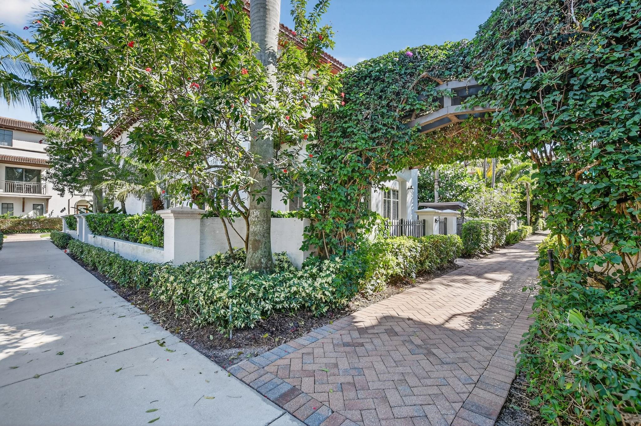 LIBRARY COMMONS - Residential