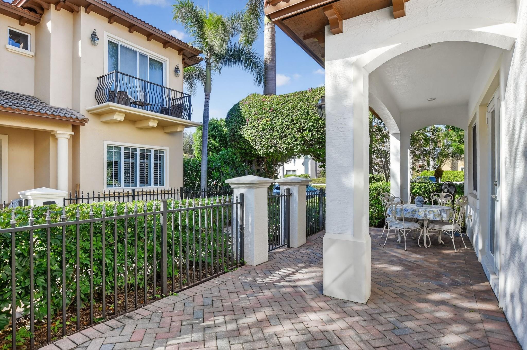 LIBRARY COMMONS - Residential