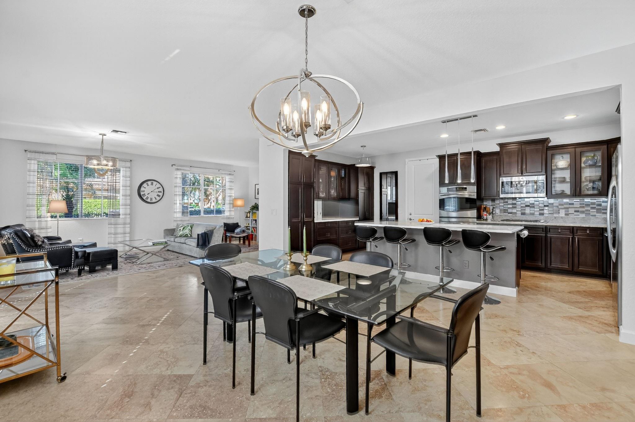 591 NW LIBRARY COMMONS WAY