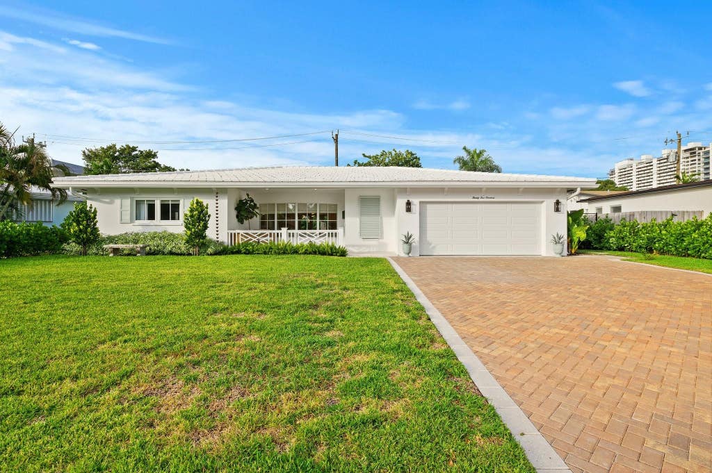 Photo of 2519 NE 8TH Street, Fort Lauderdale, FL 33304 (MLS # B26065643)