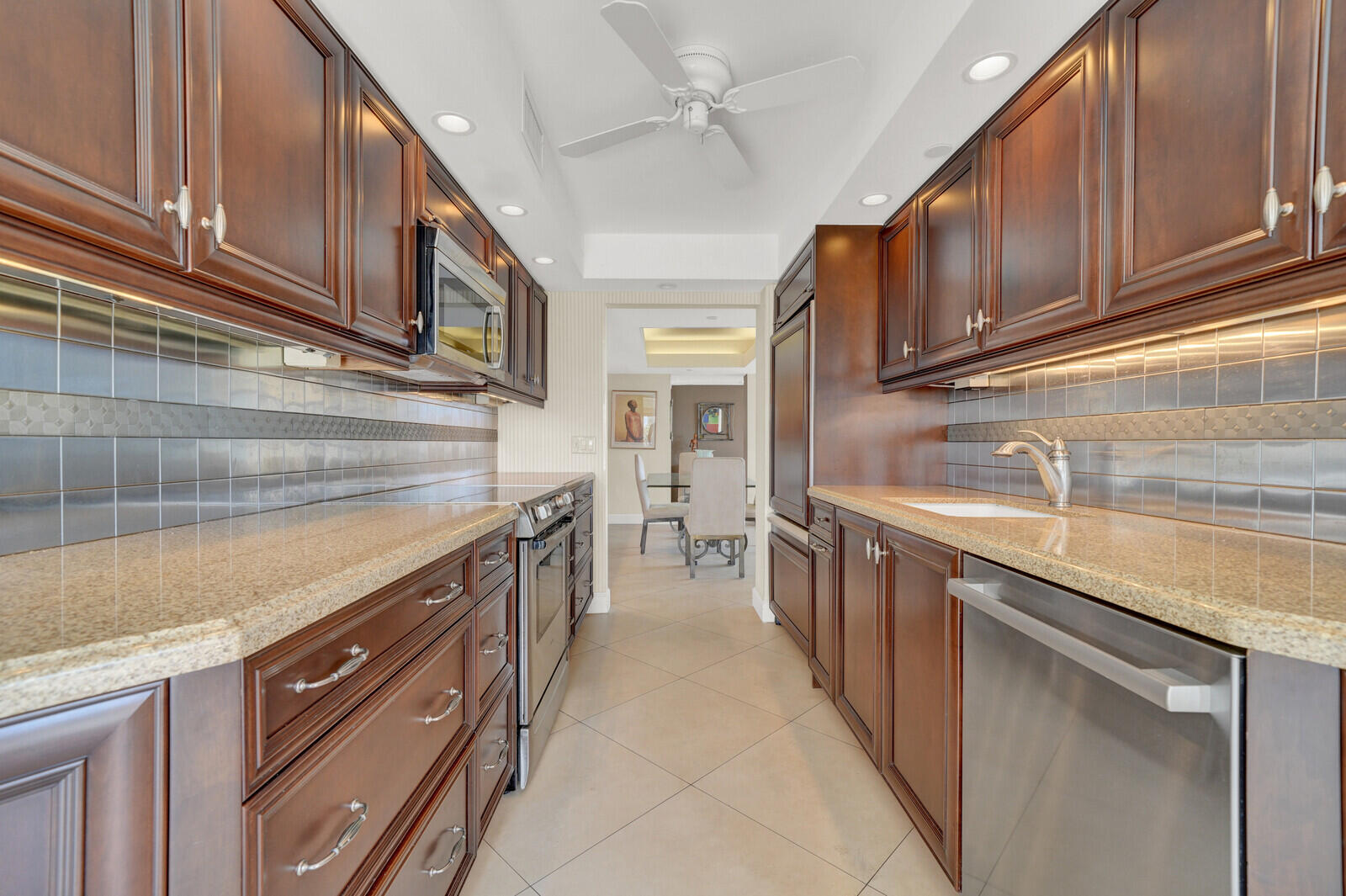 YACHT & RACQUET CLUB OF BOCA RATON CONDO - Residential