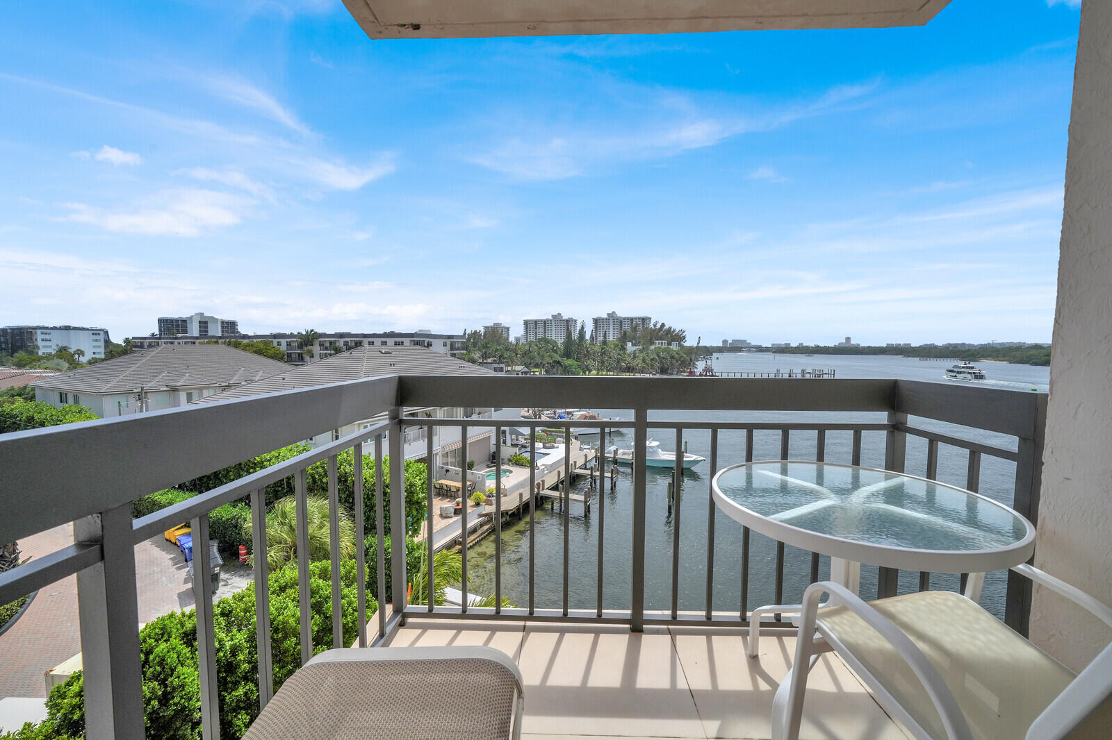 YACHT & RACQUET CLUB OF BOCA RATON CONDO - Residential