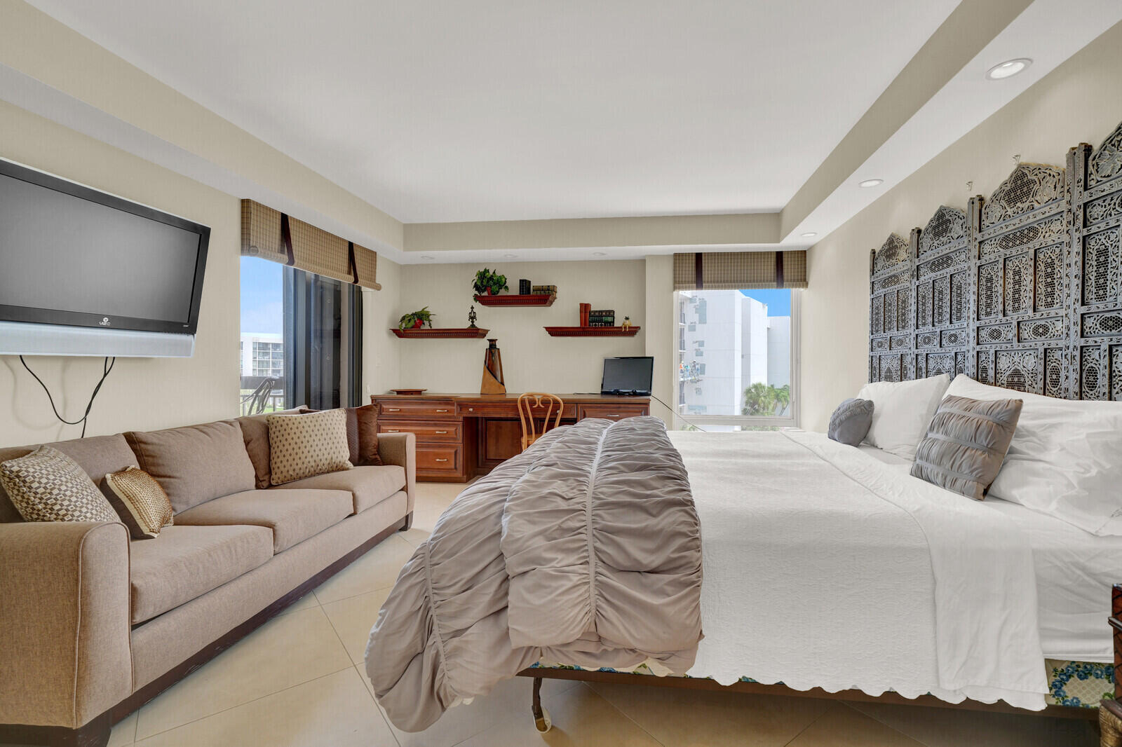 YACHT & RACQUET CLUB OF BOCA RATON CONDO - Residential