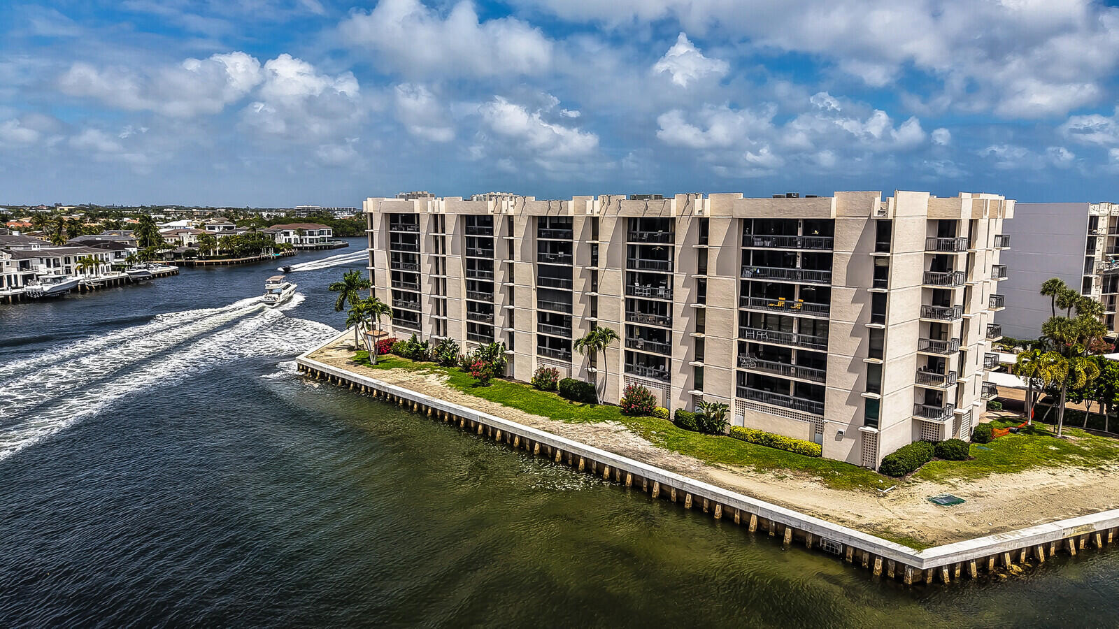 YACHT & RACQUET CLUB OF BOCA RATON CONDO - Residential