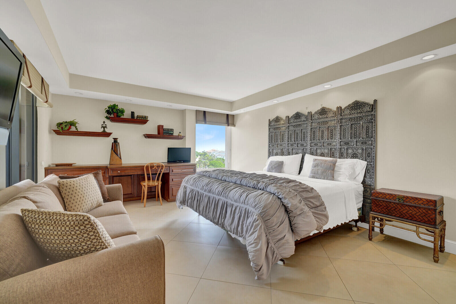 YACHT & RACQUET CLUB OF BOCA RATON CONDO - Residential