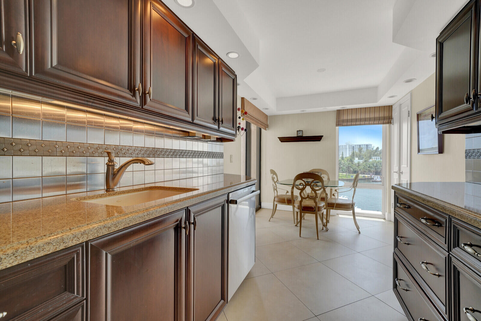 YACHT & RACQUET CLUB OF BOCA RATON CONDO - Residential