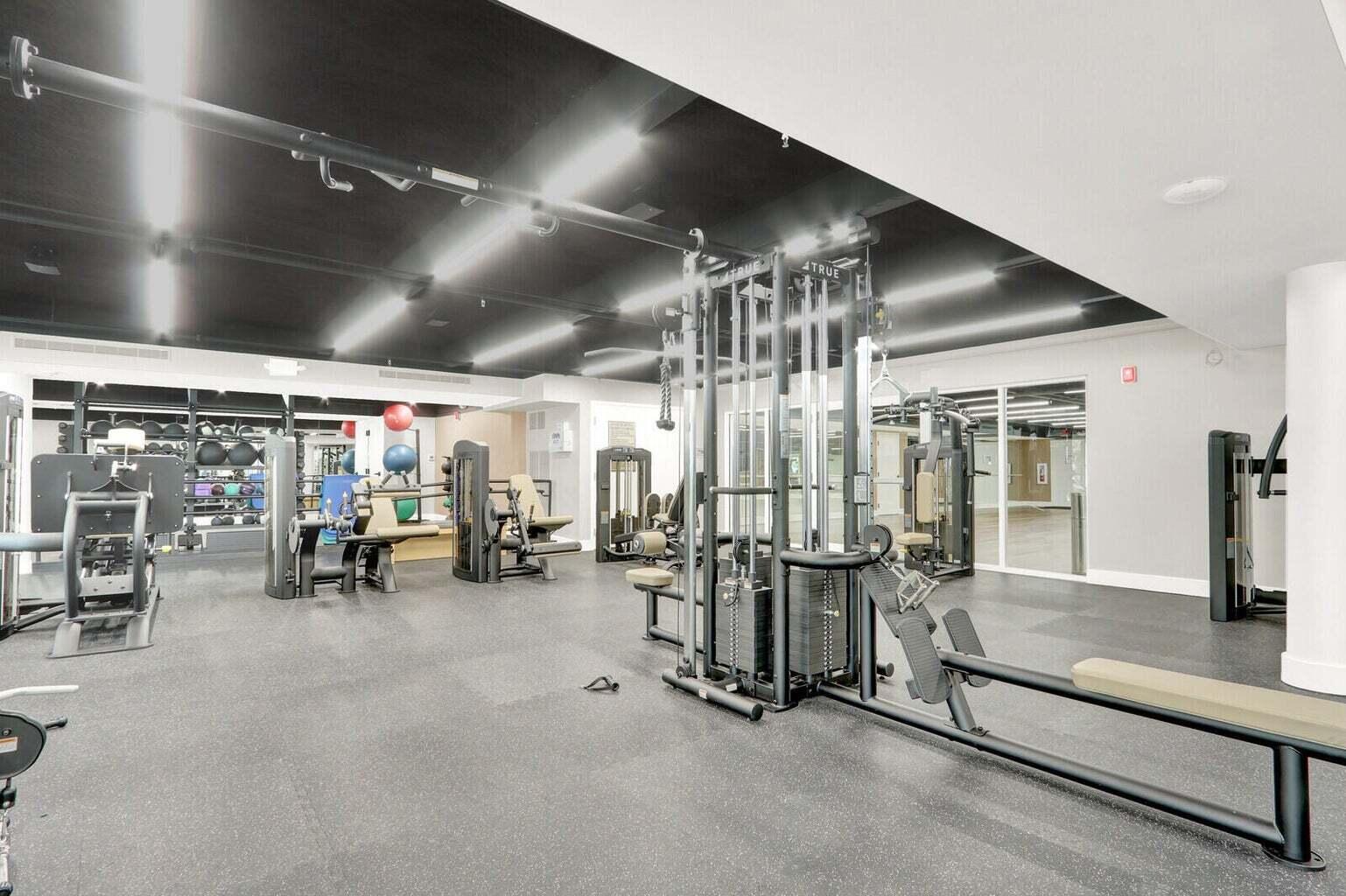 YACHT & RACQUET CLUB OF BOCA RATON CONDO - Residential