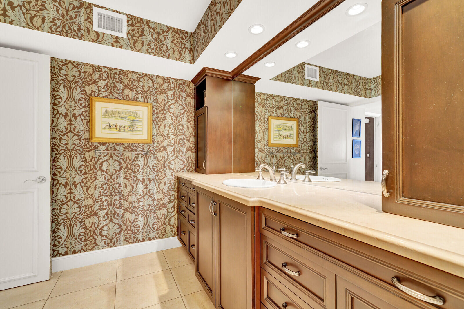 YACHT & RACQUET CLUB OF BOCA RATON CONDO - Residential