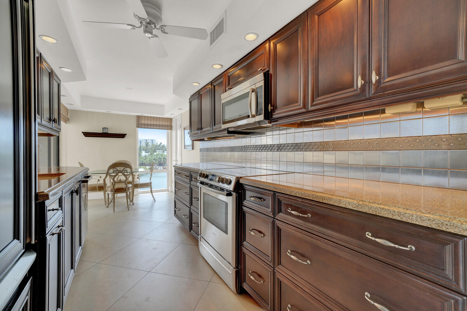 YACHT & RACQUET CLUB OF BOCA RATON CONDO - Residential