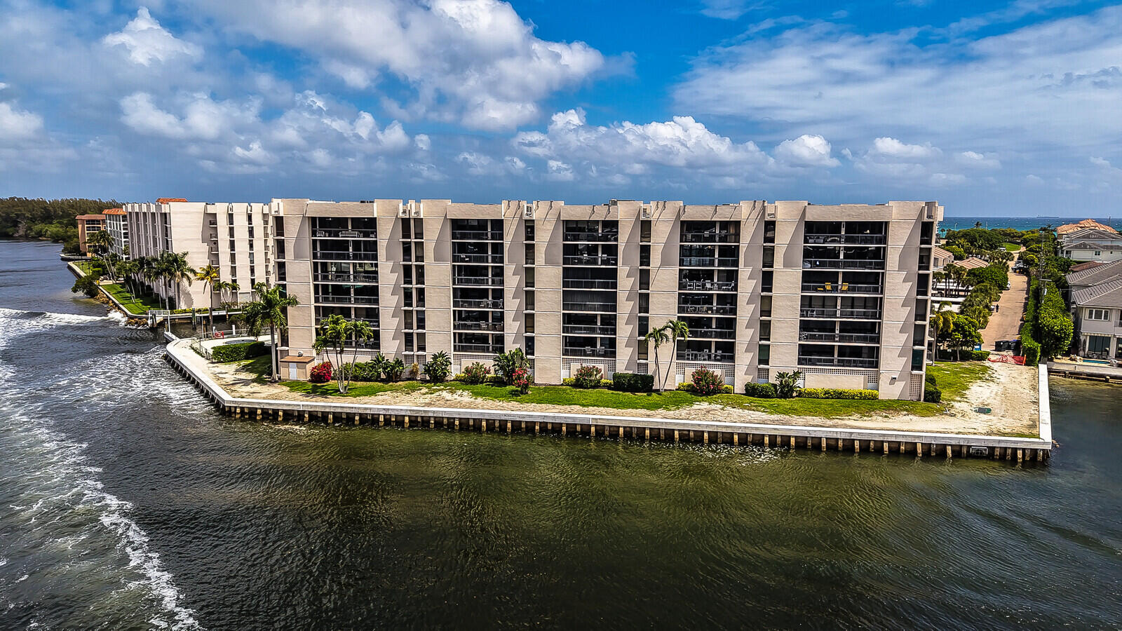 YACHT & RACQUET CLUB OF BOCA RATON CONDO - Residential