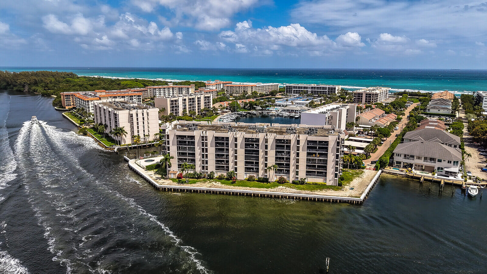 YACHT & RACQUET CLUB OF BOCA RATON CONDO - Residential