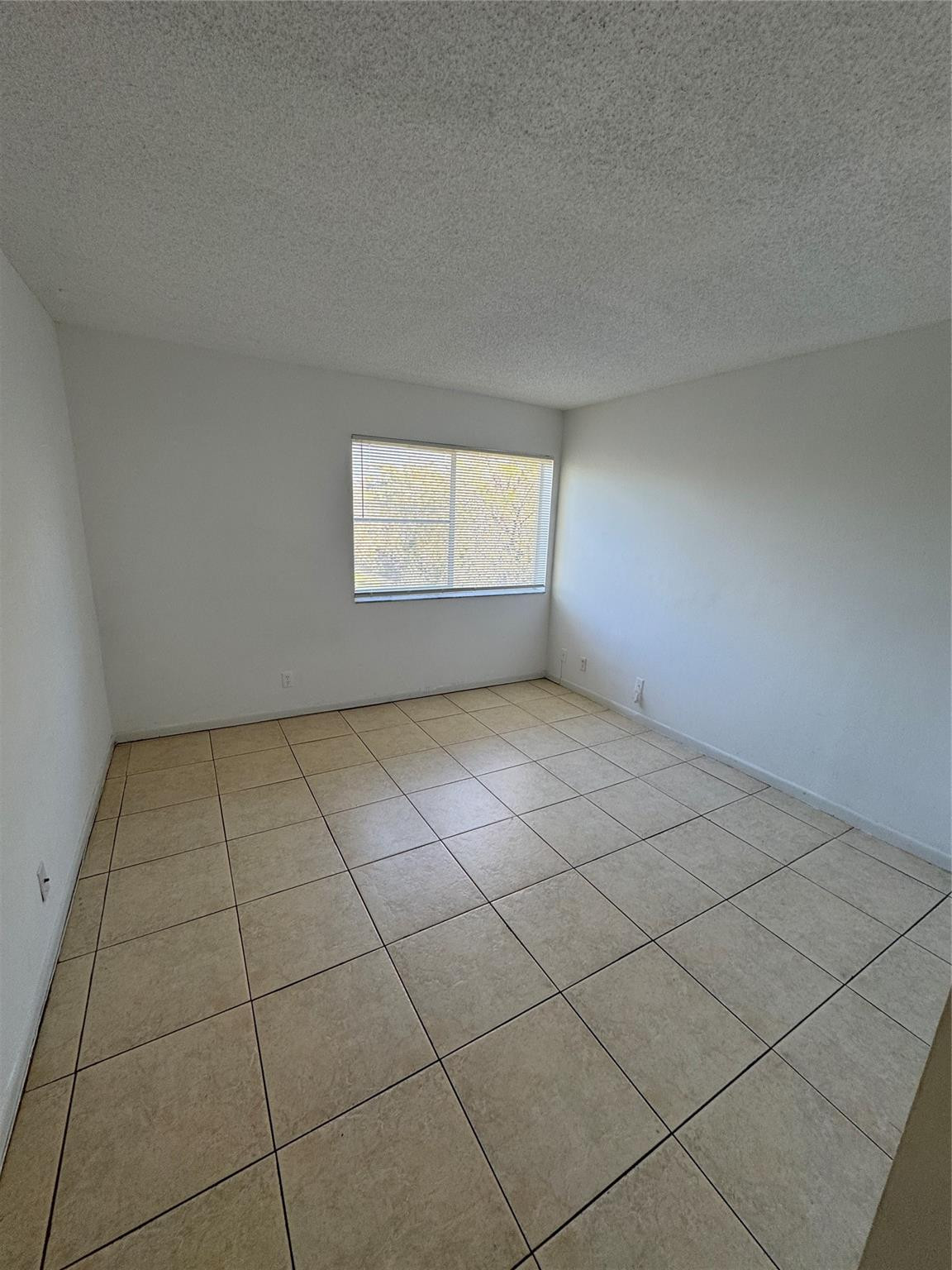 Lakes Of Jacaranda Condo - Residential Lease