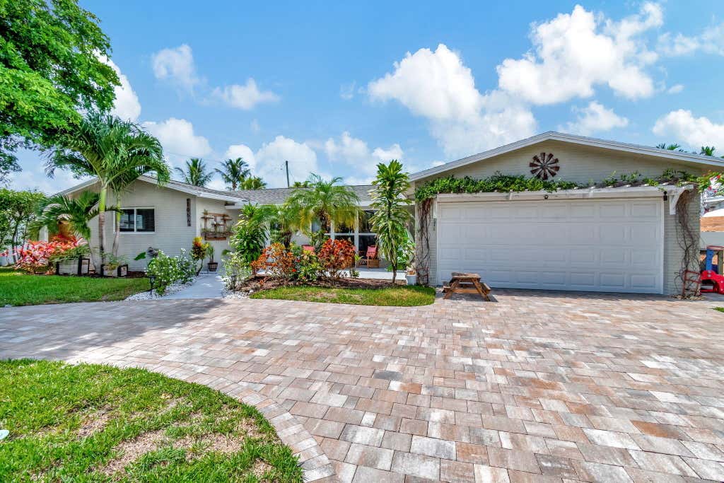Photo of 1066 SW 25TH Way, Boynton Beach, FL 33426 (MLS # B26063536)