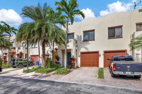 Townhouse in Fort Lauderdale FL 3238 16th Ter Ter.jpg