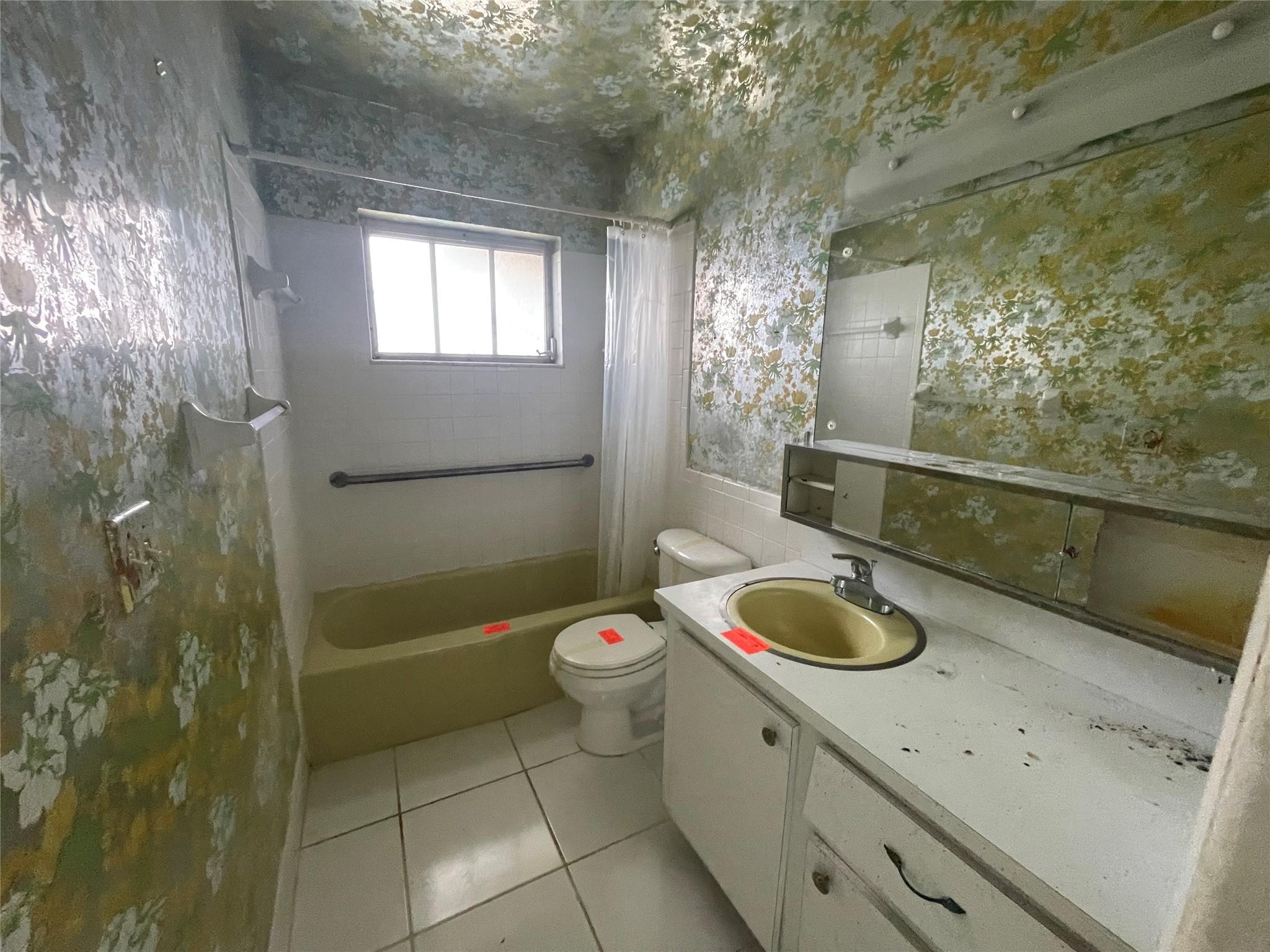 CRESTHAVEN VILLAS 22 COND - Residential