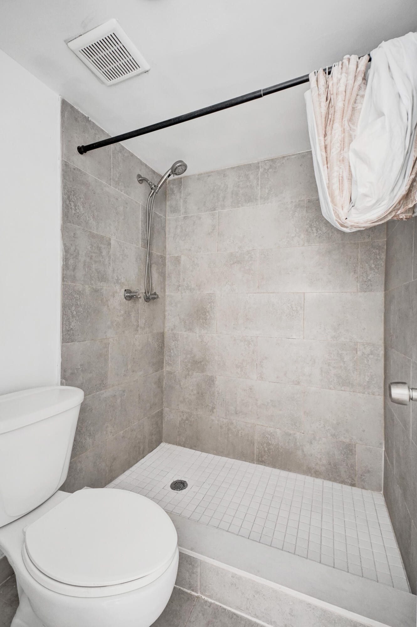 NORTH BAY VILLAS CONDO - Residential Lease