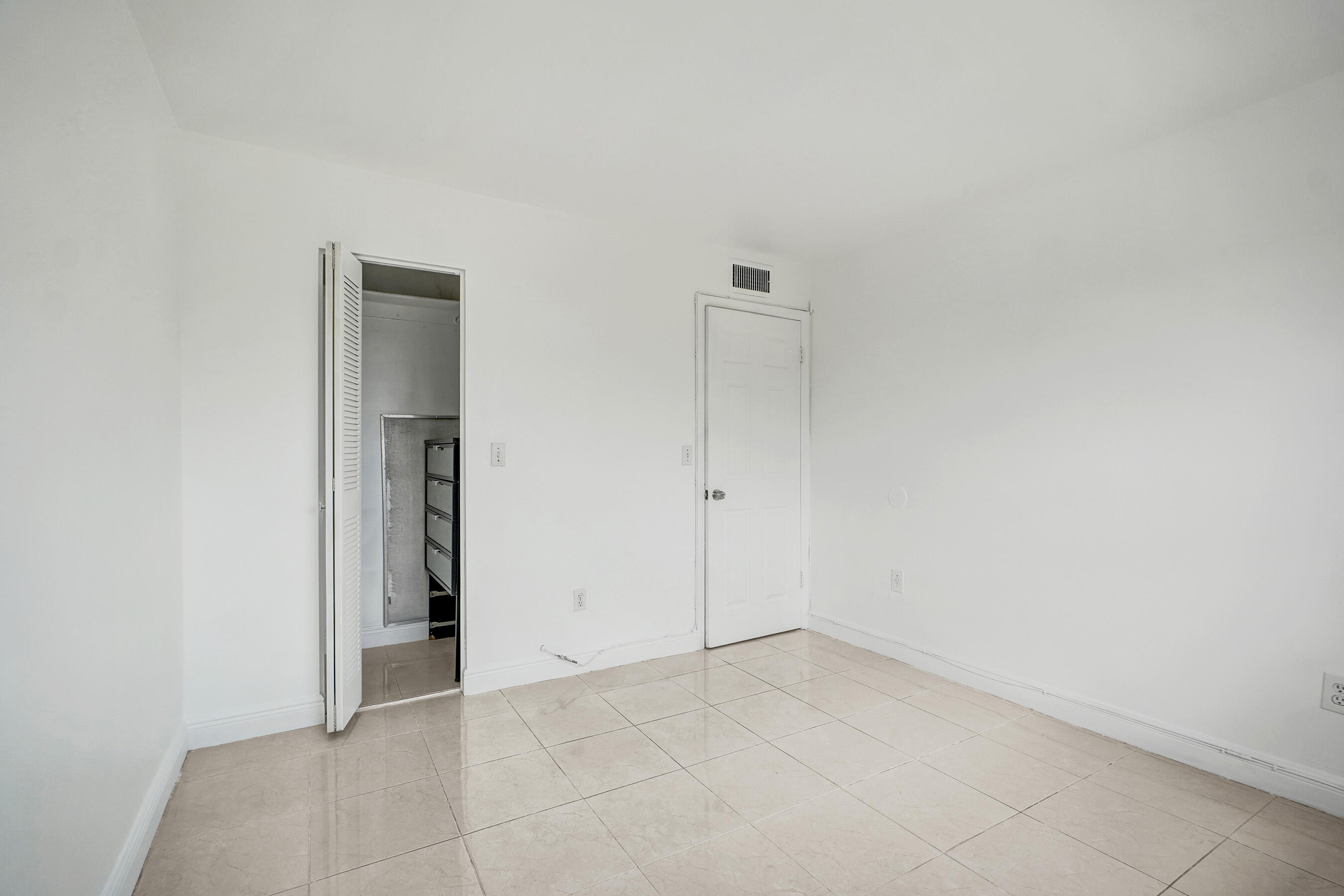 NORTH BAY VILLAS CONDO - Residential Lease