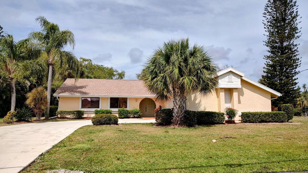 Photo of 2852 SE Farley Road, Port Saint Lucie, FL 34952 (MLS # R10966121)