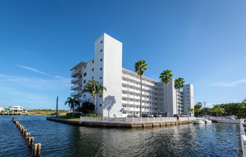 MASSACHUSETTS APTS CONDO - Residential