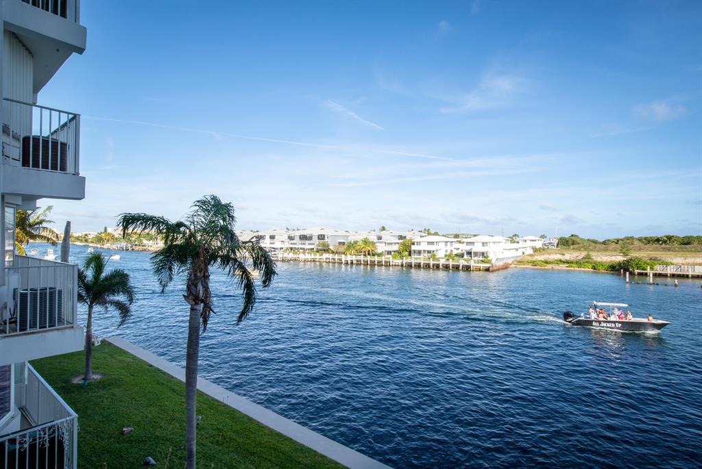 MASSACHUSETTS APTS CONDO - Residential