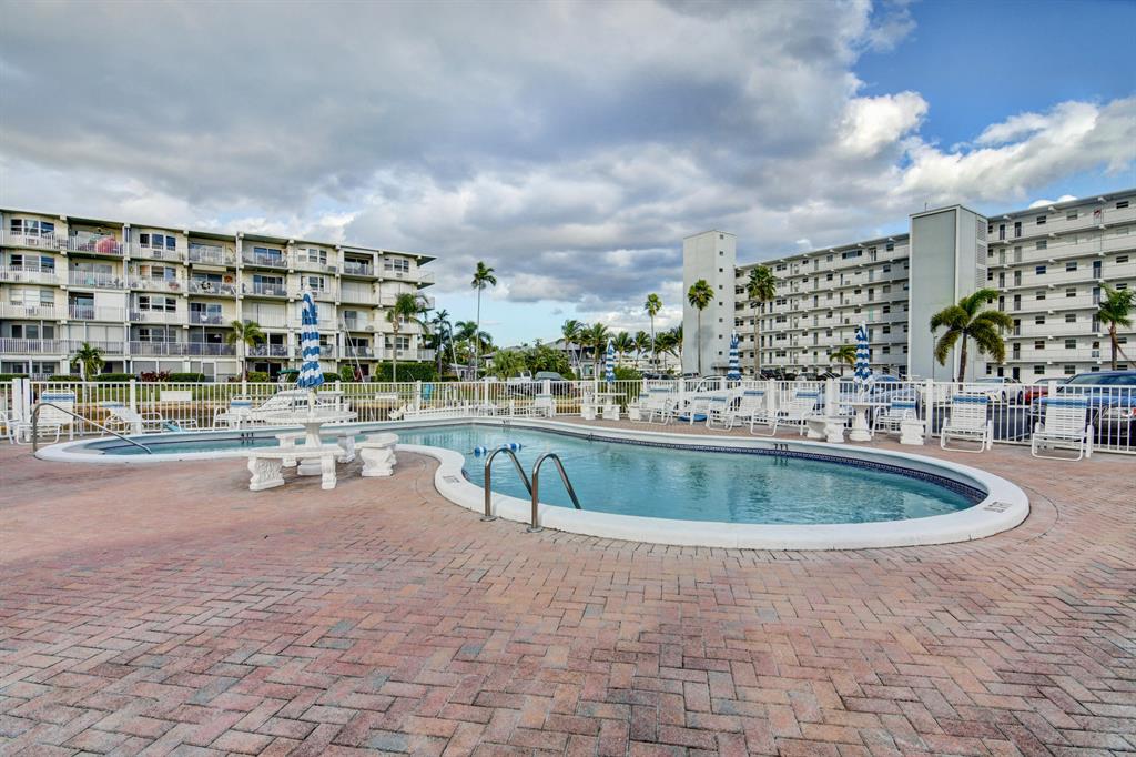 MASSACHUSETTS APTS CONDO - Residential