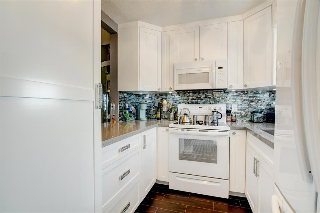 MASSACHUSETTS APTS CONDO - Residential