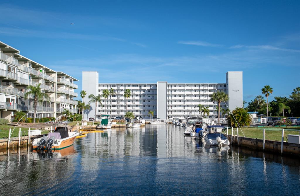 MASSACHUSETTS APTS CONDO - Residential