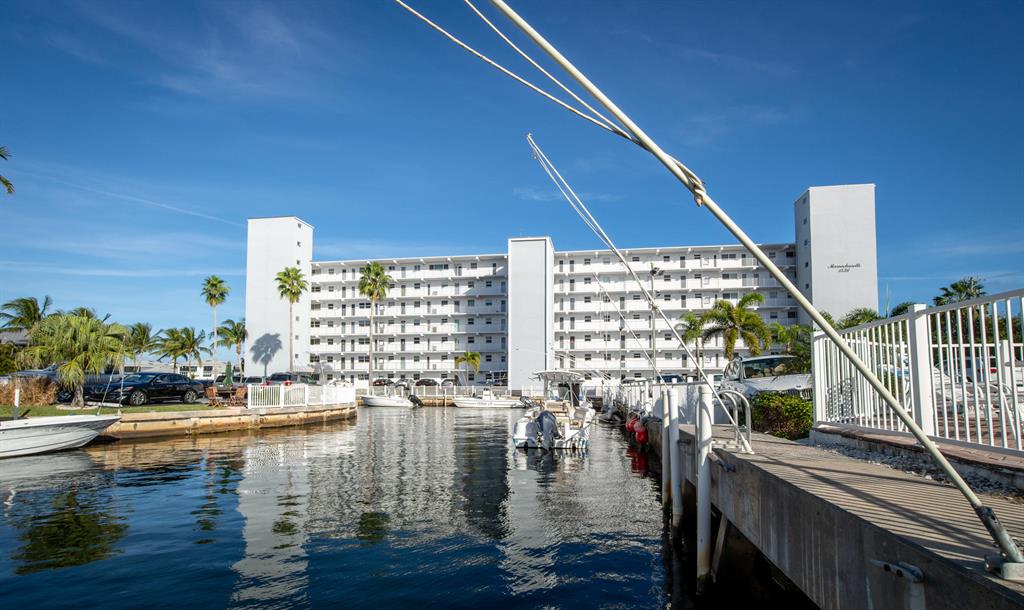 MASSACHUSETTS APTS CONDO - Residential