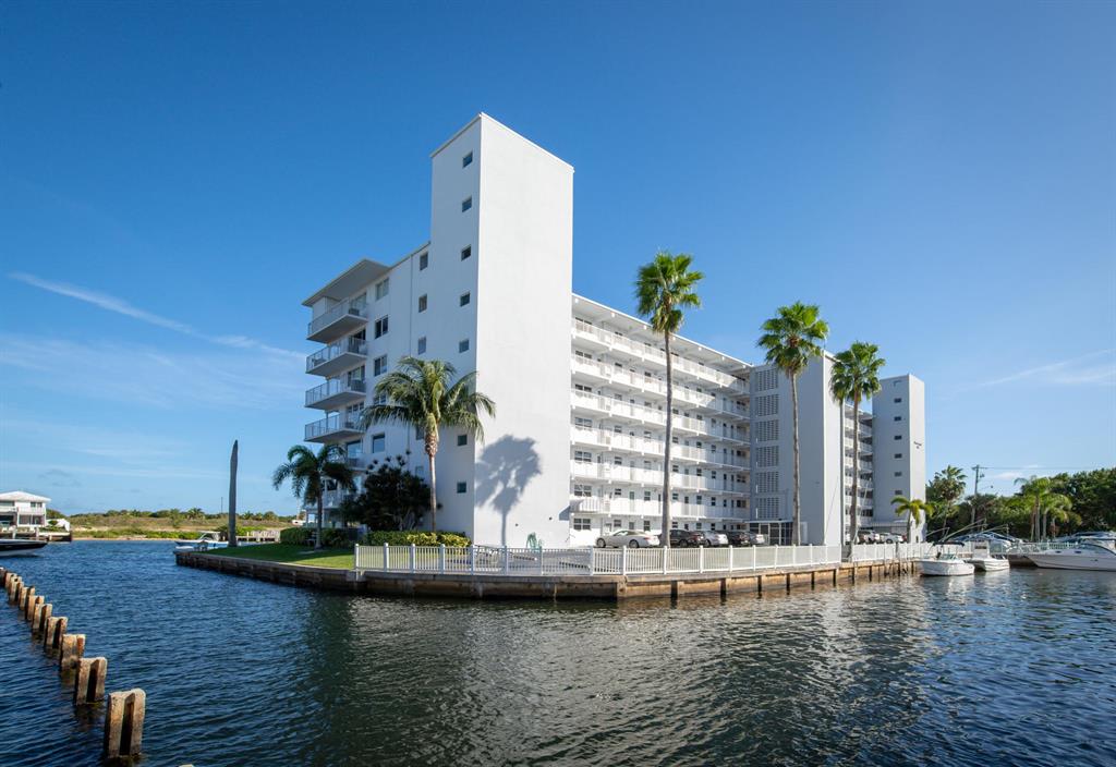 MASSACHUSETTS APTS CONDO - Residential