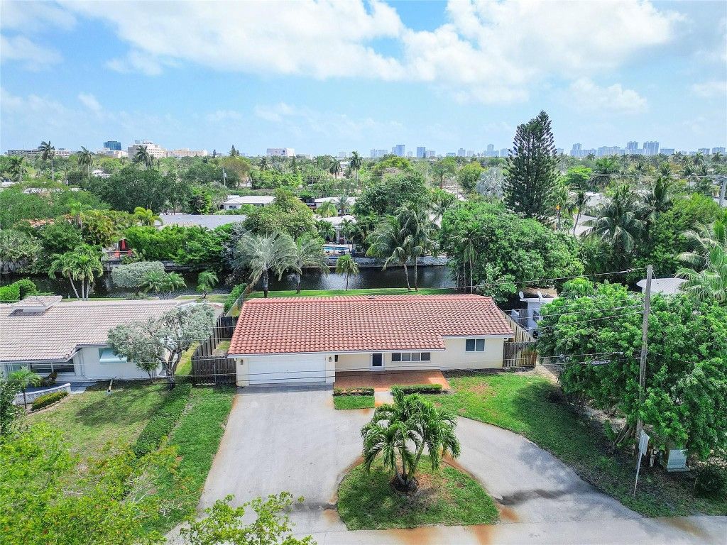 Photo of 4510 NE 15th Avenue, Oakland Park, FL 33334 (MLS # F10496098)