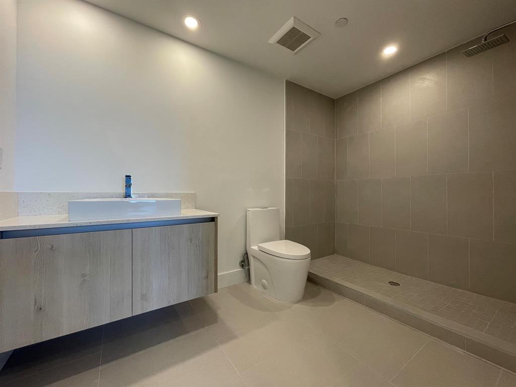 THE HIGHLANDS CONDO - Residential Lease