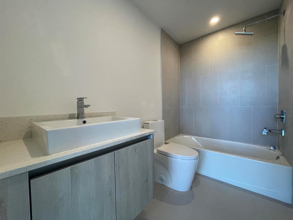 THE HIGHLANDS CONDO - Residential Lease