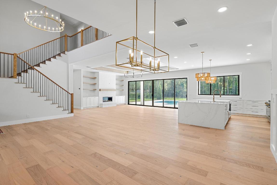 12456 185th Street N