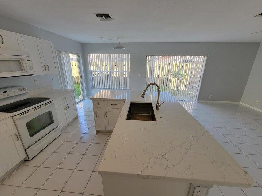MEADOW LAKES - Residential Lease