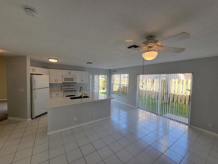 MEADOW LAKES - Residential Lease