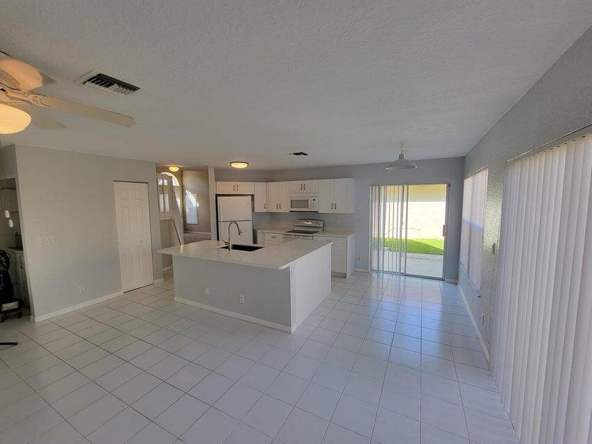 MEADOW LAKES - Residential Lease