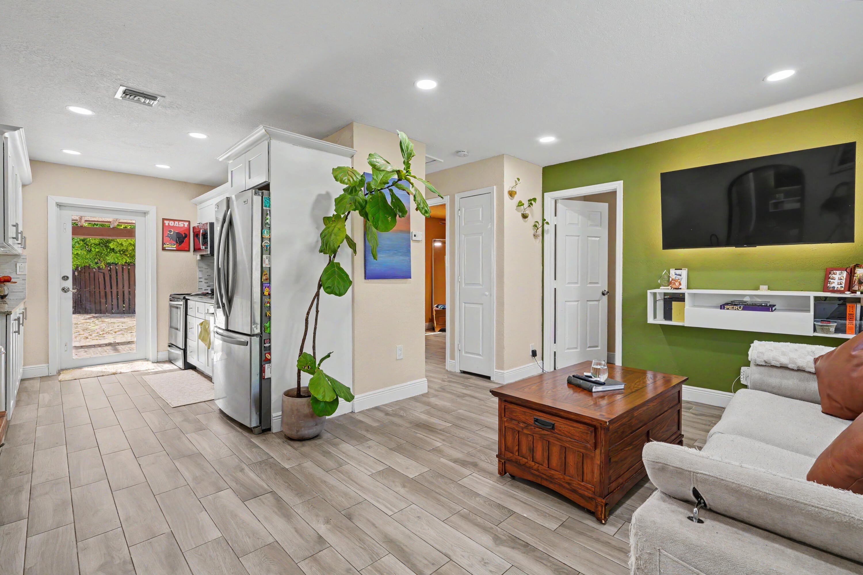 2480 NE 13th Terrace