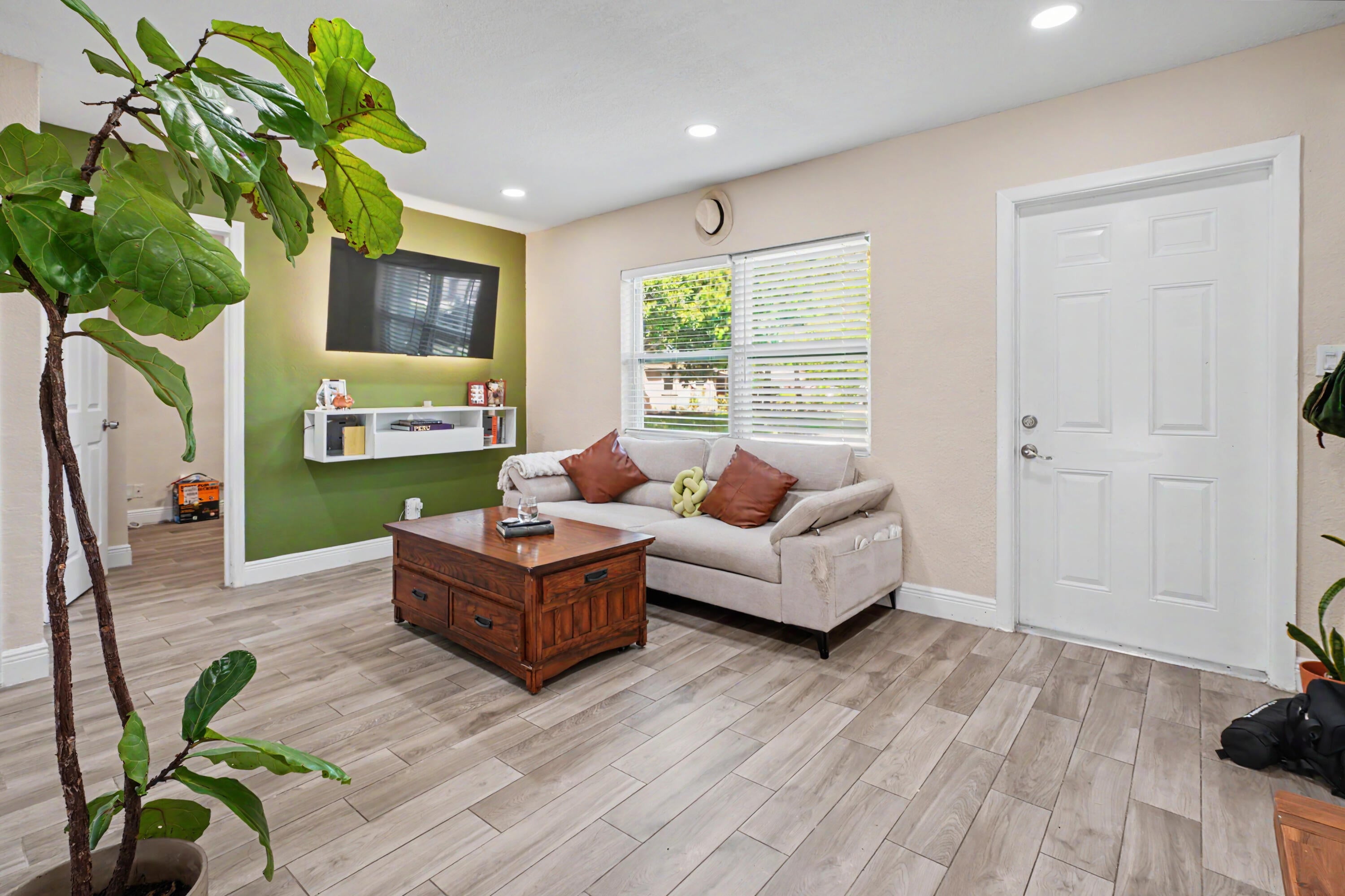 2480 NE 13th Terrace